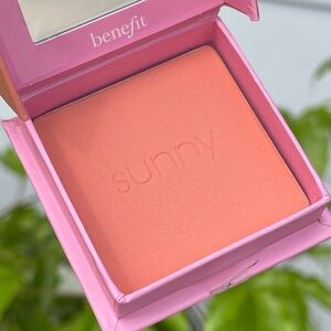 BENEFIT COSMETICS Silky Soft Powder Blush In Sunny (Warm Coral)